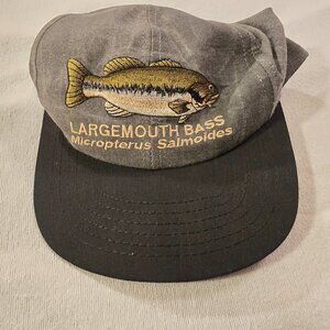 P Unisex Largemouth Bass Gray Fishing Ball Cap Hat Adjustable EUC No Wear Inside